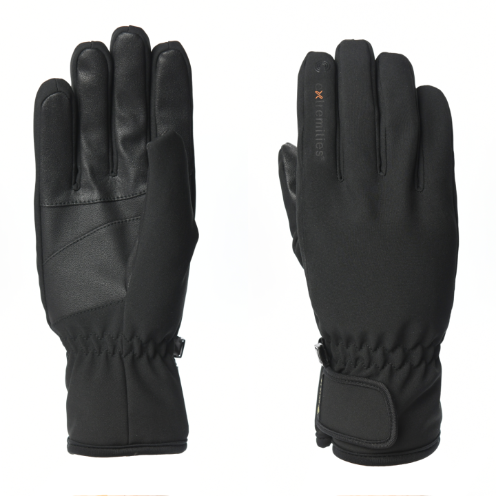 Rent gore tex waterproof gloves in puerto natales for torres del paine